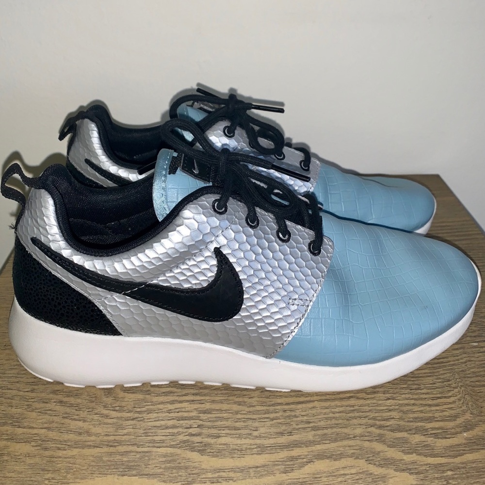 Women’s Nike Roche Shoes